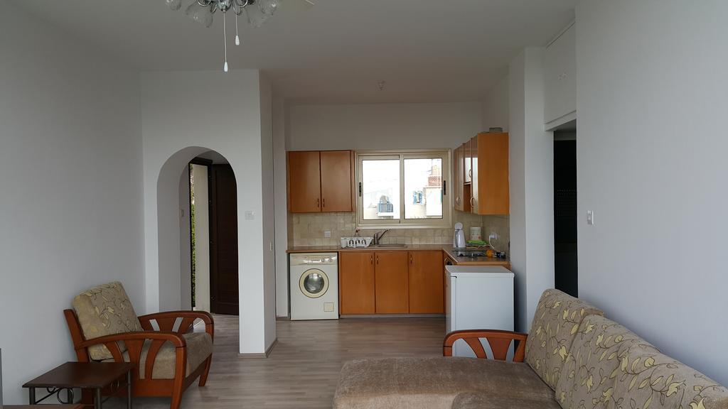 Dalia 5 Apartment Pafos Oda fotoğraf